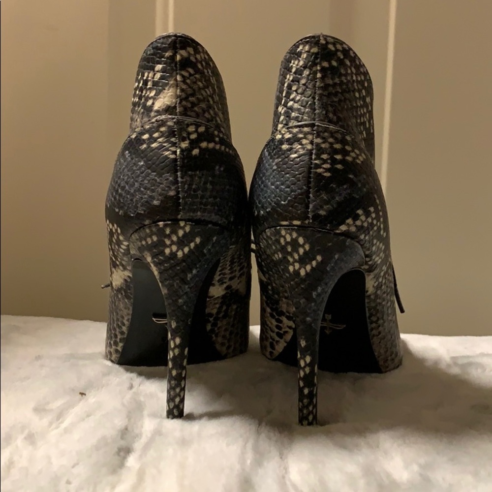 POUR la VICTOIRE Nappa leather python bootie heel